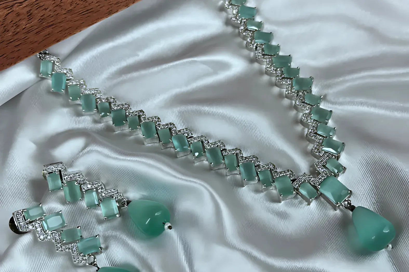 Why Aquamarine Necklaces Are the Ultimate Partywear Trend in 2025