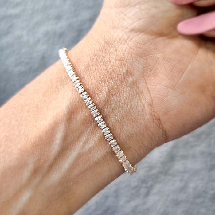 Beautiful Gold-Plated Bracelet with Sparkling Zircon Stones