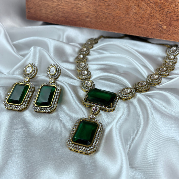 Beautiful Emerald and Zircon Stones Studded Women's Jewellry Set